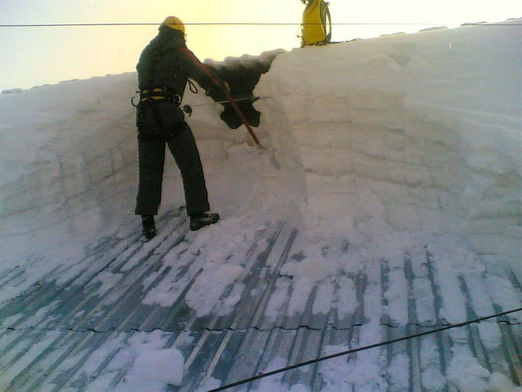 Уборка снега цена в Сланцах